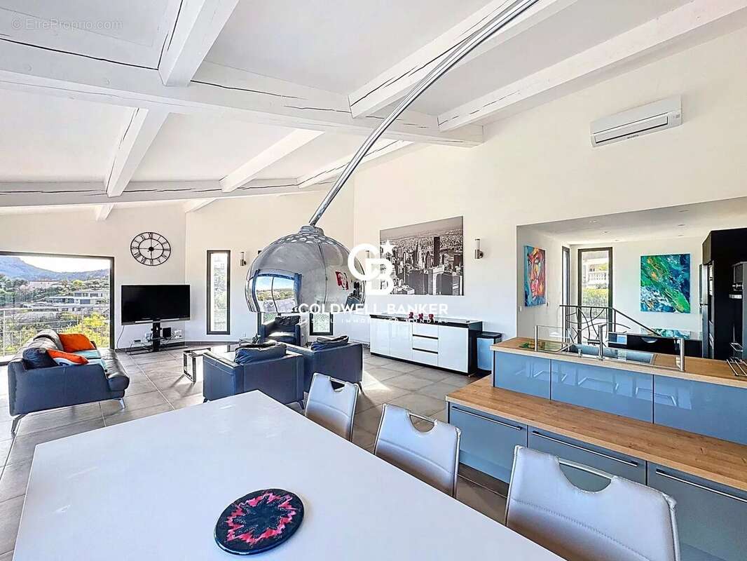 Maison à LES ADRETS-DE-L'ESTEREL