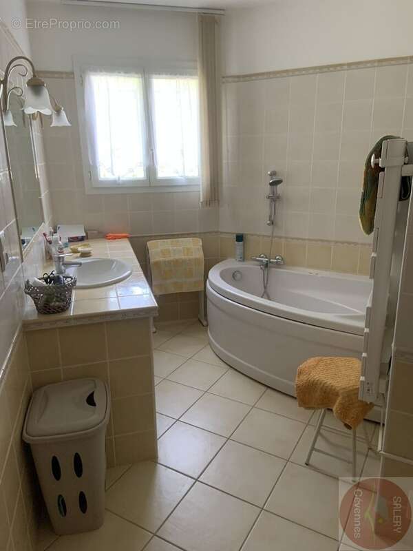 Villa de plain-pied de 156m² et son terrain de 2522m² - photo 9
