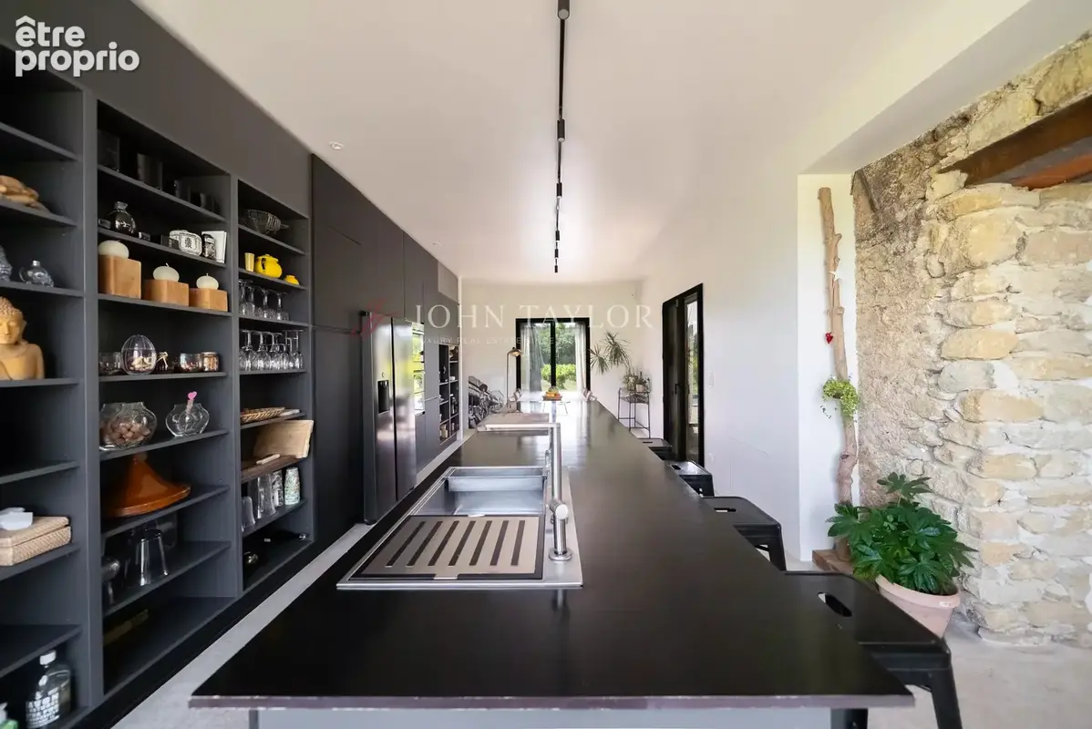 Superbe maison en pierre avec piscine à Vaugines - photo 9