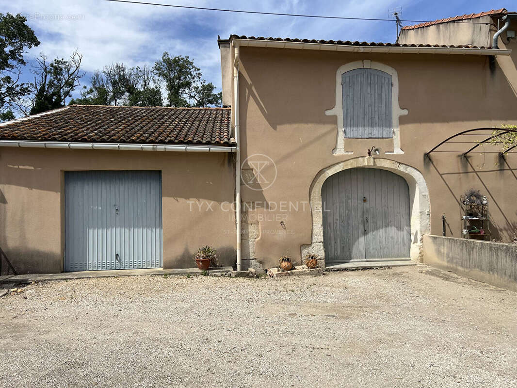 Maison à EYRAGUES