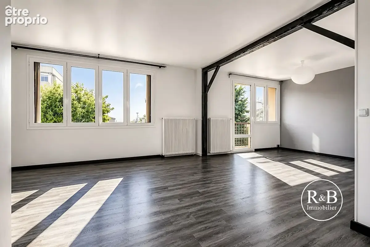 Appartement à LES CLAYES-SOUS-BOIS