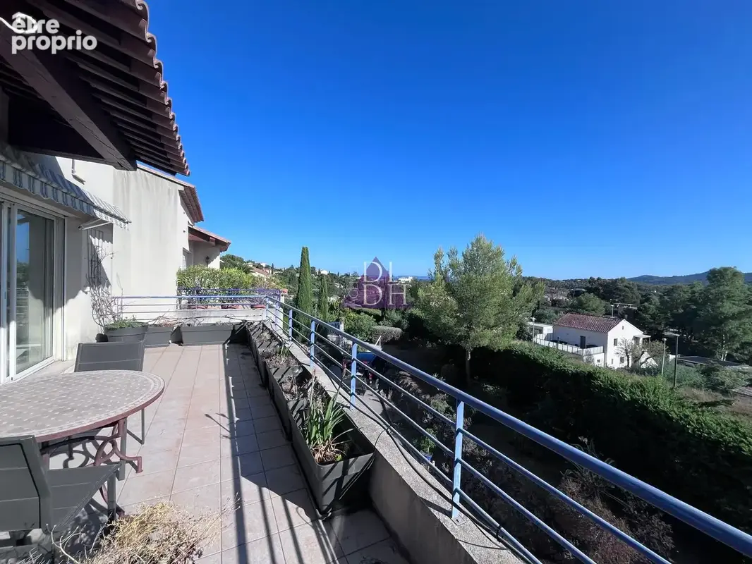 Vue mer pour ce 3 pièces en dernier étage avec vaste terrasse, garage et cave - photo 13