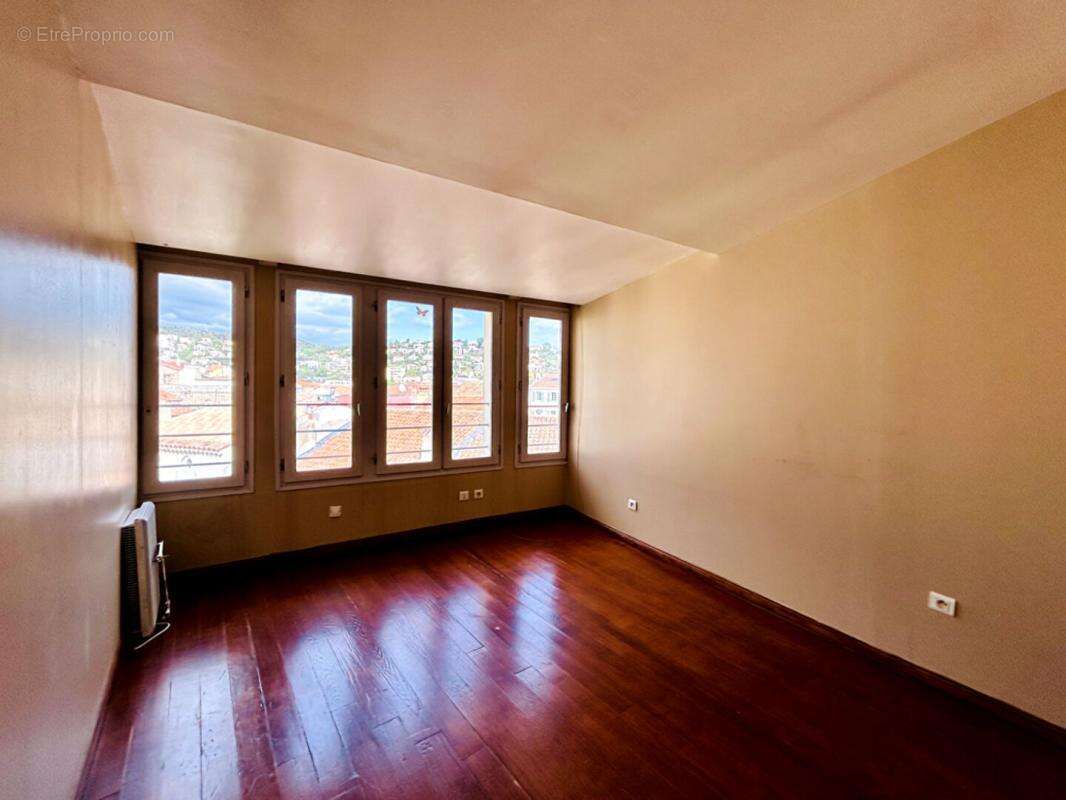 Appartement à HYERES