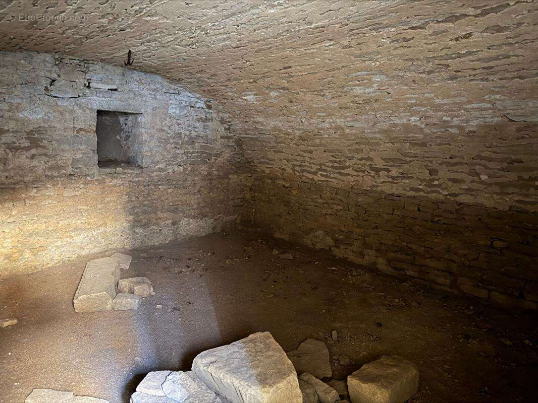 Maison ancienne de 138 m2 avec dépendances - photo 13