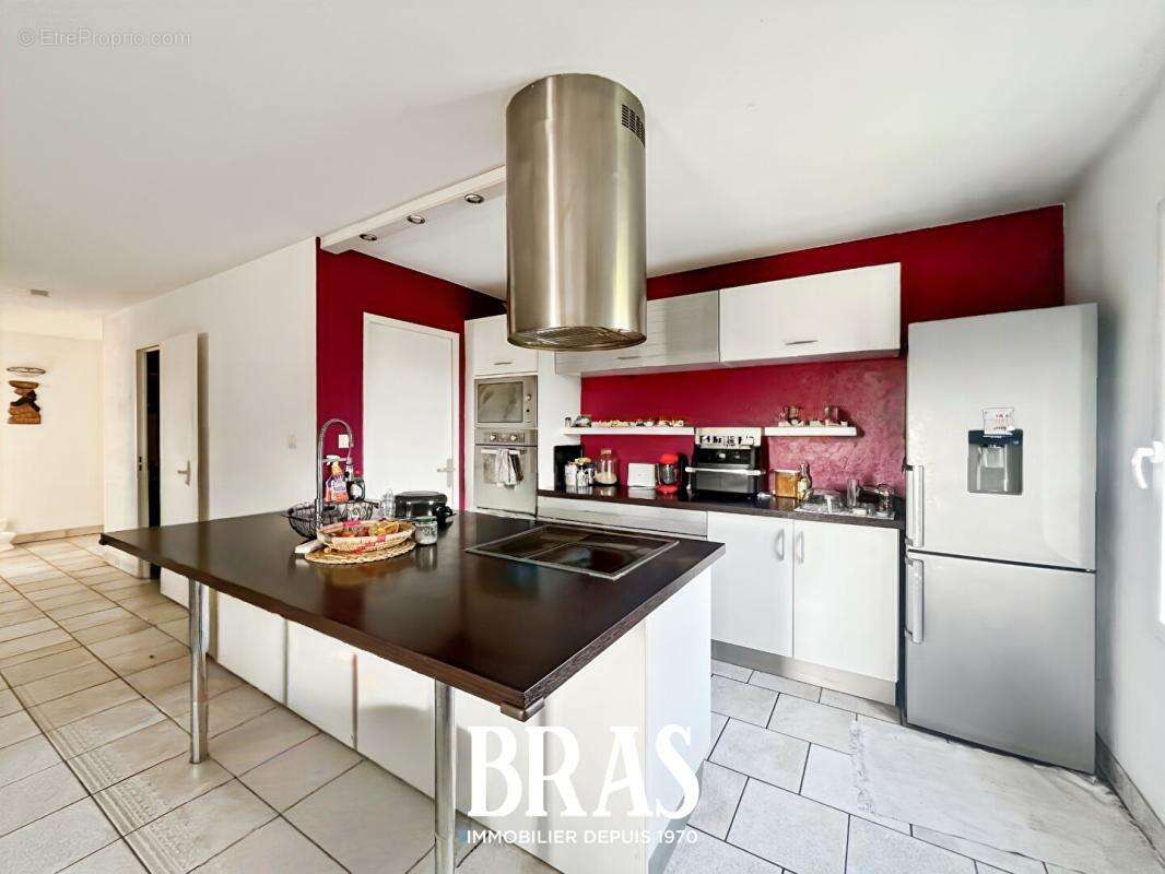 ROUTE DE SAINTE LUCE - T4 avec garage et balcon - photo 2