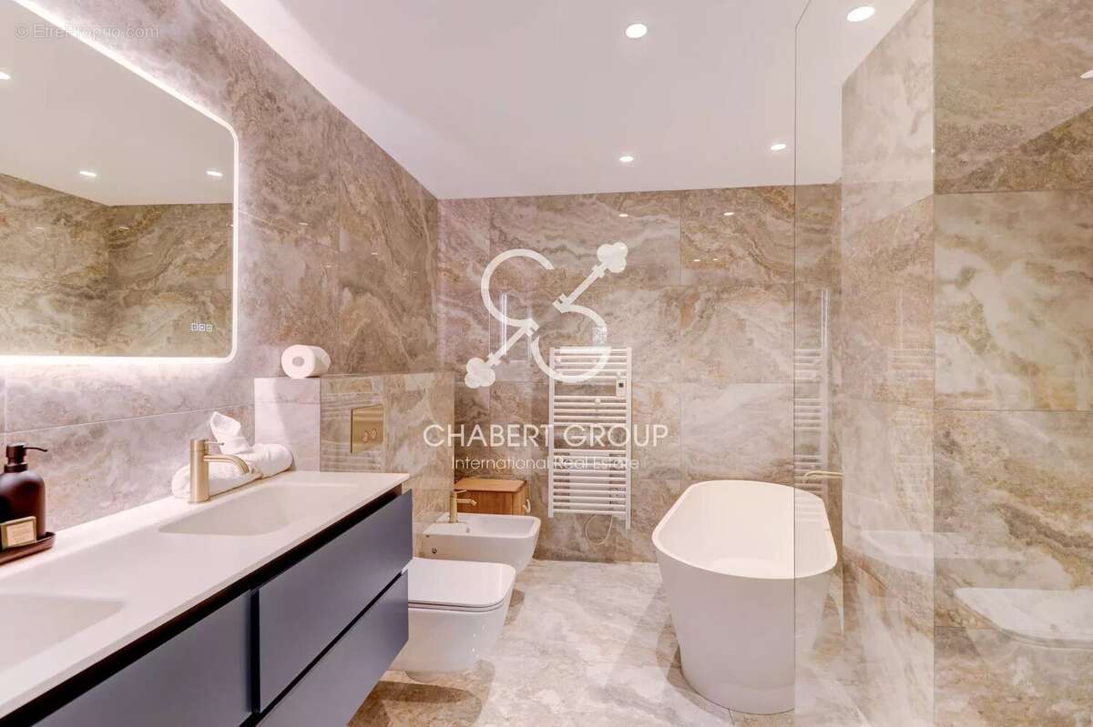 Appartement à ROQUEBRUNE-CAP-MARTIN