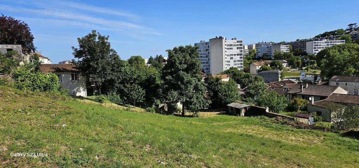 Terrain à ANGOULEME