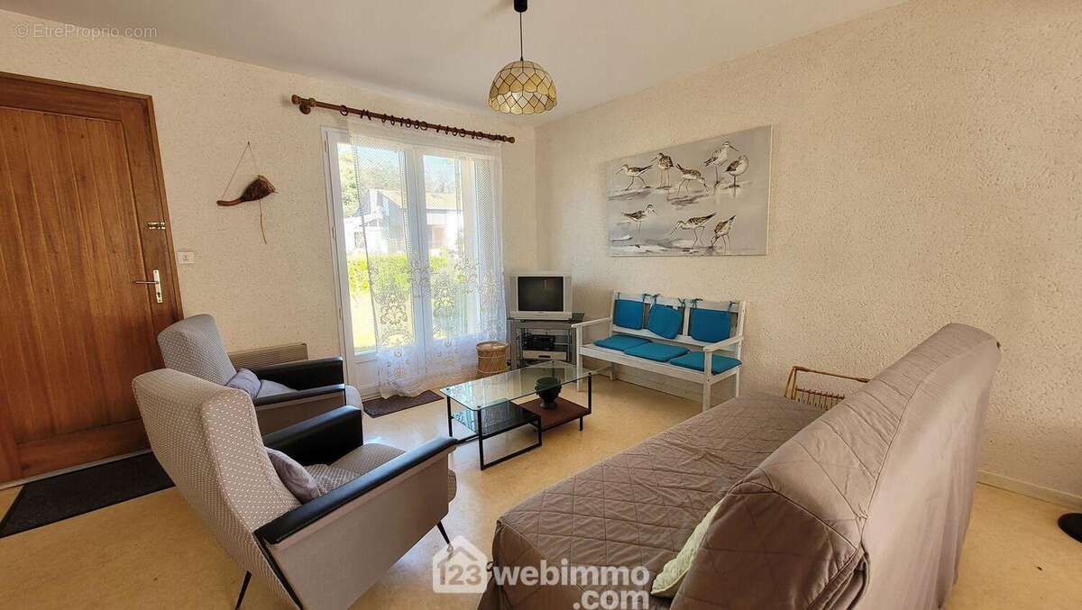 Côté salon ouvrant sur une terrasse - Maison à LONGEVILLE-SUR-MER