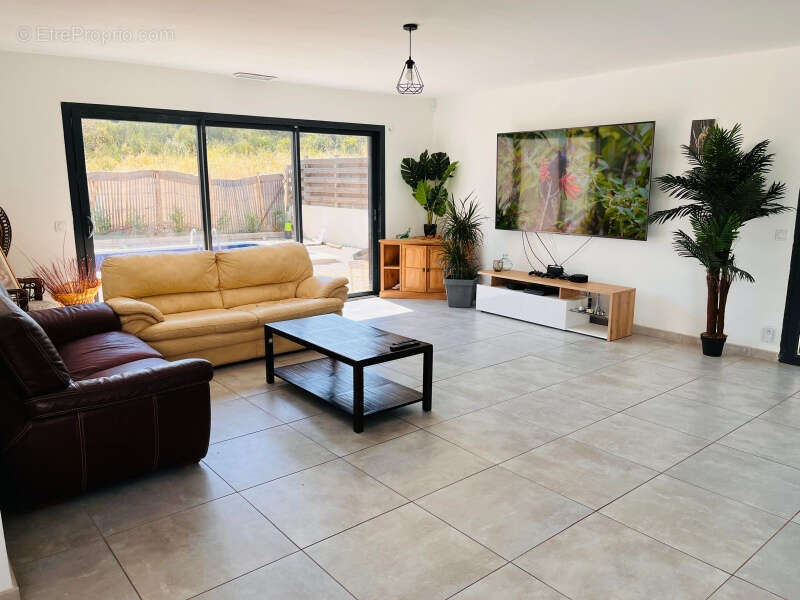 Maison à PEYRESTORTES