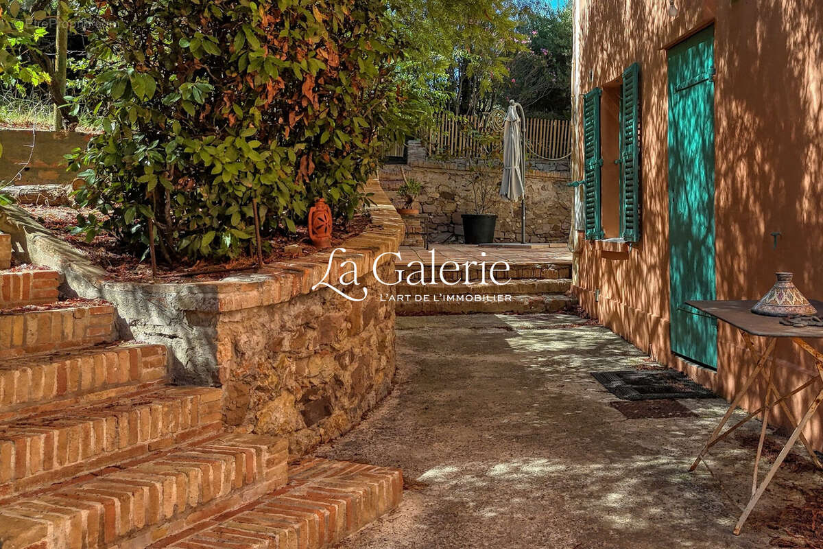 Maison 250 m² à La Seyne-Sur-Mer  - photo 9