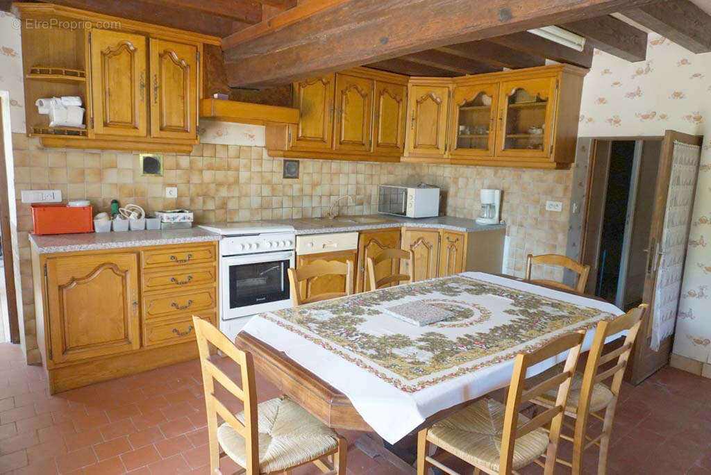 Maison à SAINT-CHRISTOPHE-EN-BRIONNAIS