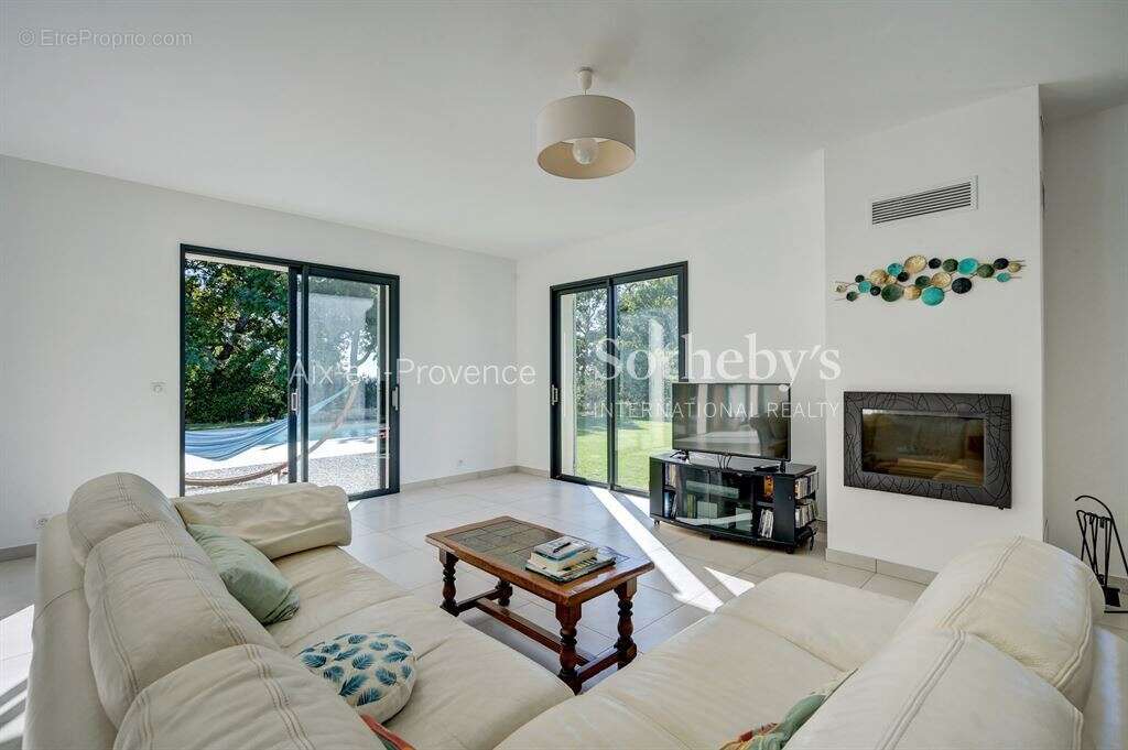 Maison familiale 200 m² sur 2100 m² à vendre à l'ouest d'Aix-en-Provence - photo 16