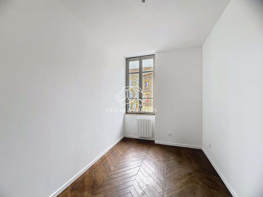 Appartement 56 m² à Thizy  - photo 7