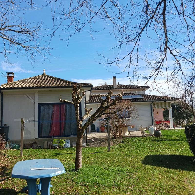 Maison à LA ROCHE-CHALAIS