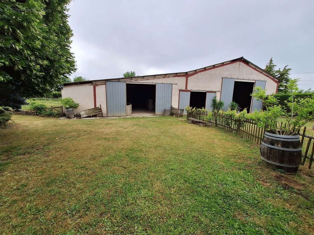 Maison de campagne, grange et terrain - photo 19