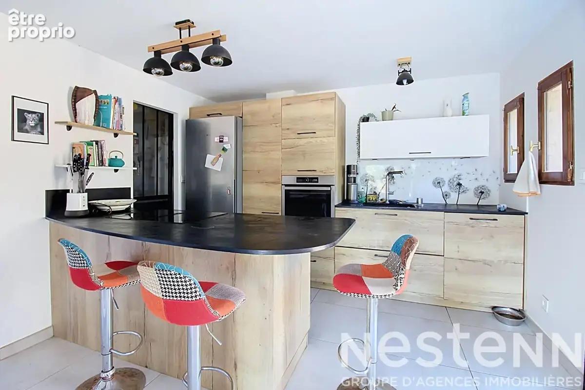 A VENDRE DRAGUIGNAN - Propriété d'environ 240 m² avec deux maisons, studio indépendant, piscine et dépendances sur 3 000 m² de t - photo 5