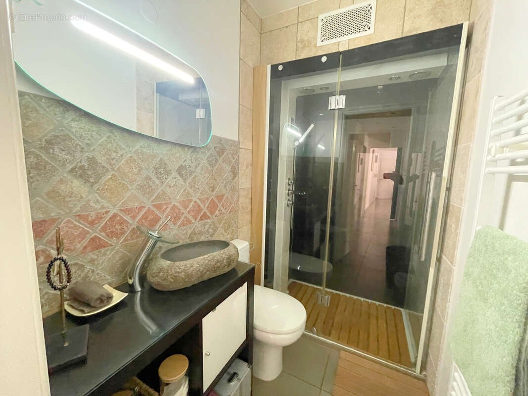 Villa contemporaine de plain pied de 130 m2 avec 3 chambres piscine garage 1000m2 de terrain - photo 14