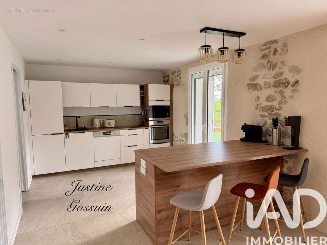 Maison 260 m² à Mesigny  - photo 6