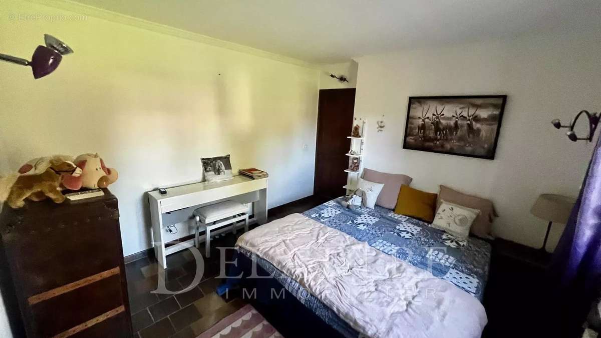 Maison à ROQUEFORT-LES-PINS