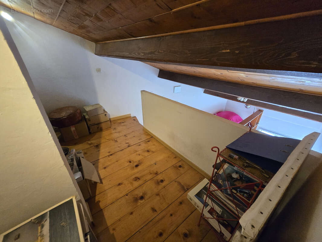 Appartement à LA ROQUETTE-SUR-VAR