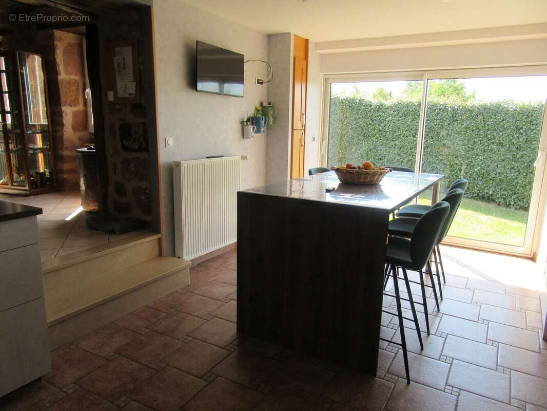 Maison à SAINT-CHRISTOPHE-VALLON