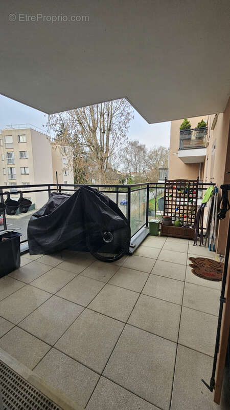 Appartement à EZANVILLE