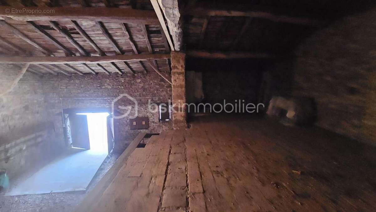 Maison à COMMELLE-VERNAY
