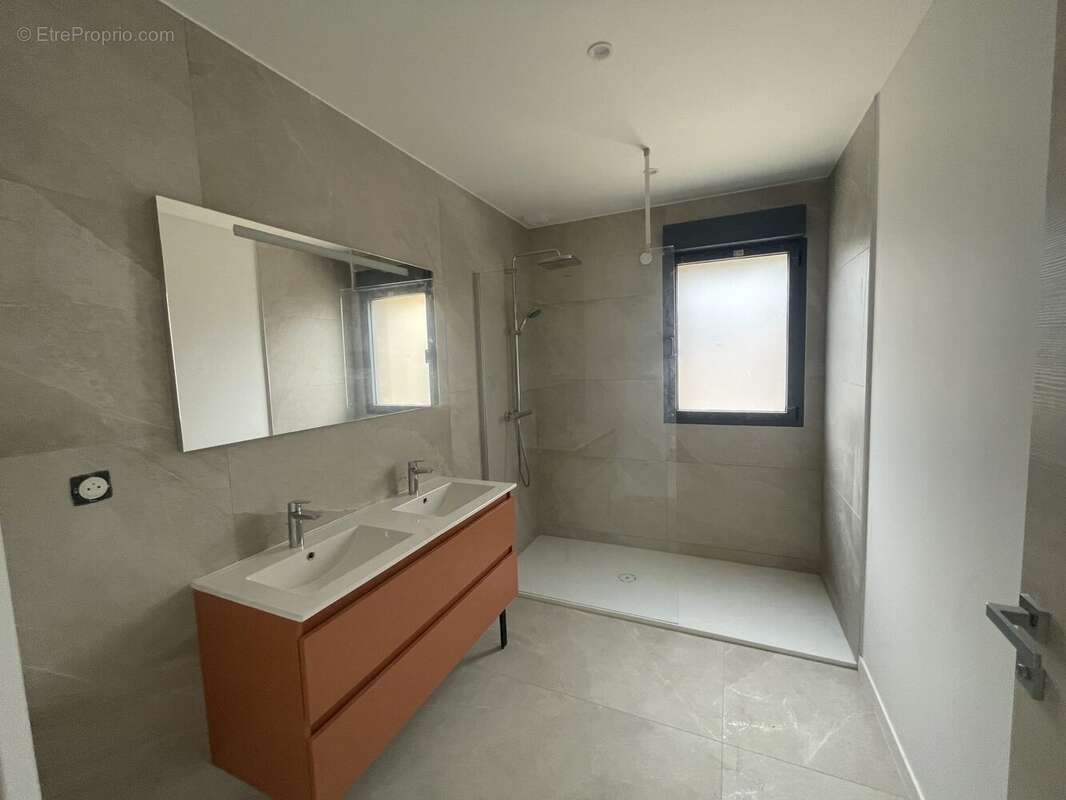 Maison à PLAN-DE-LA-TOUR