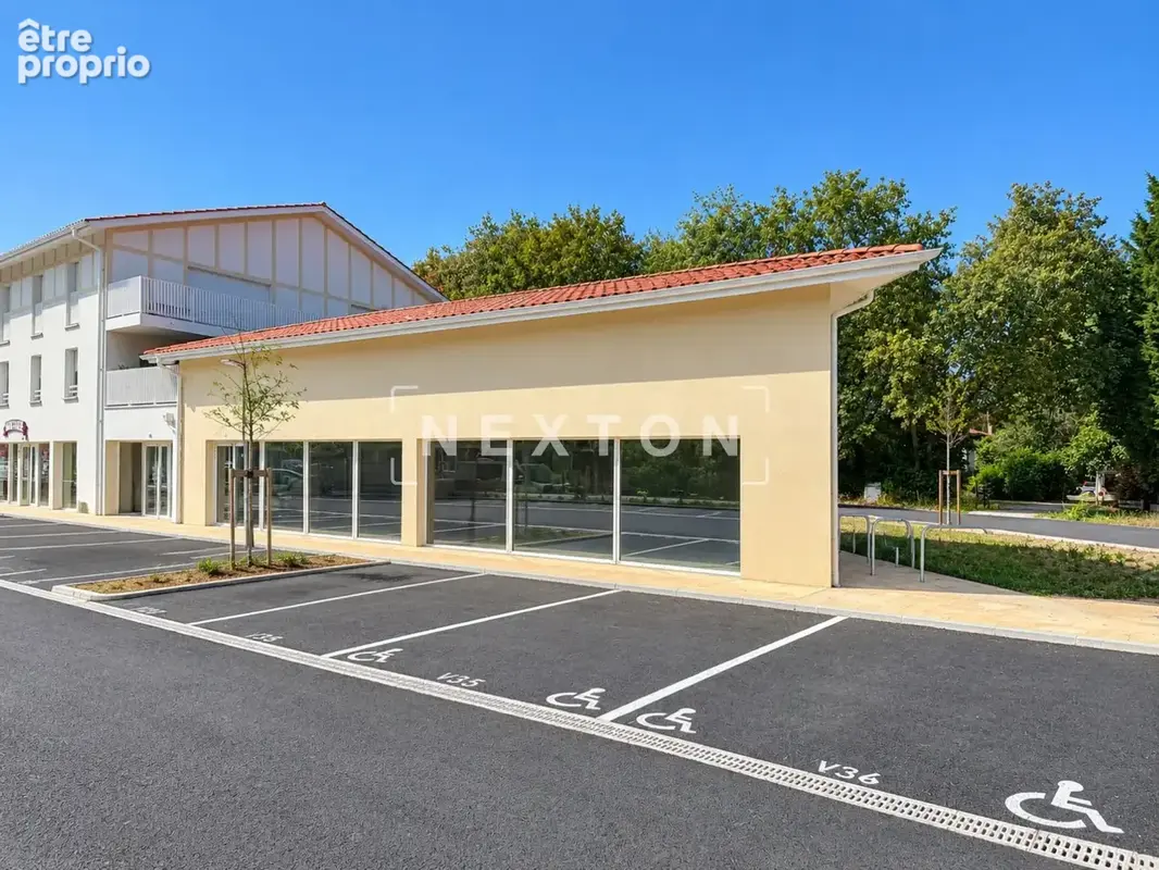 Photo Commerce à Saint-Vincent-De-Tyrosse au prix de 478 000€