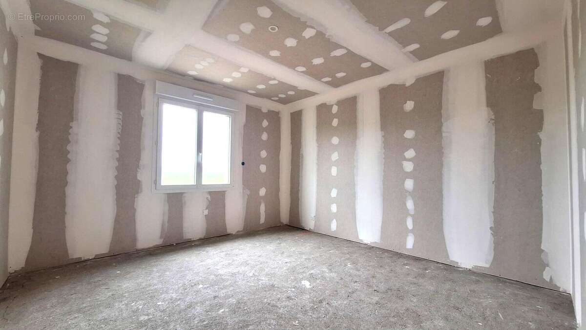 Maison à COMBREE