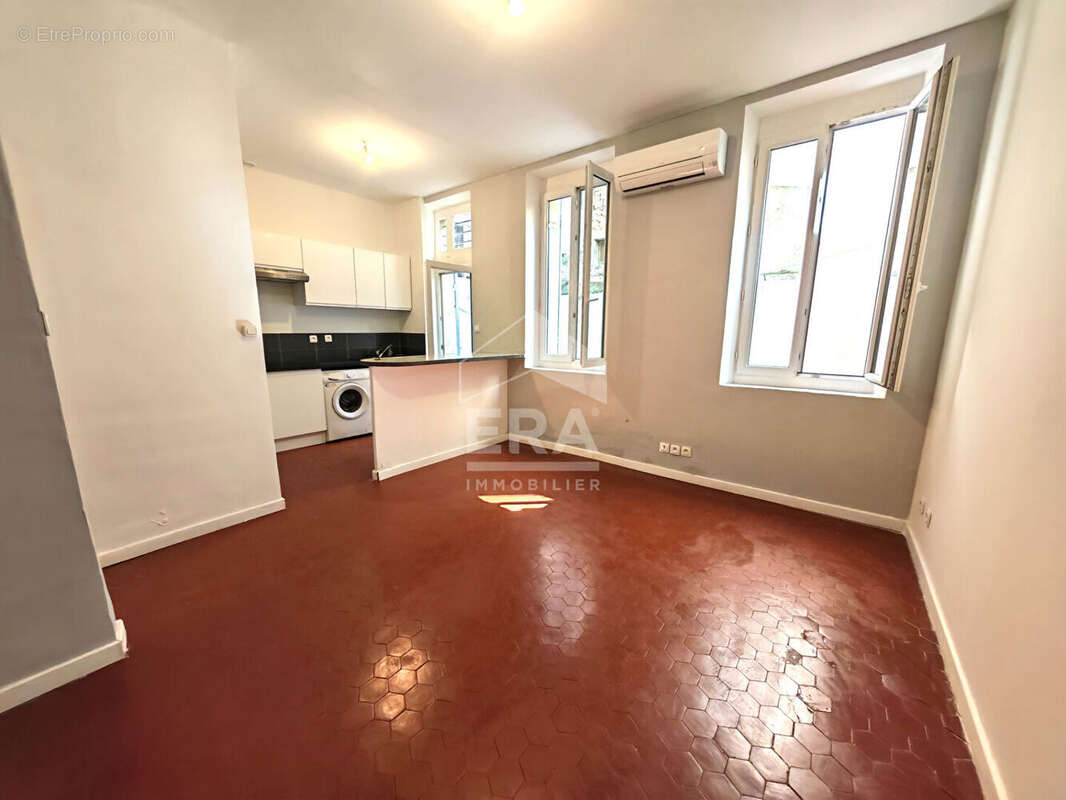 Appartement à MARSEILLE-5E