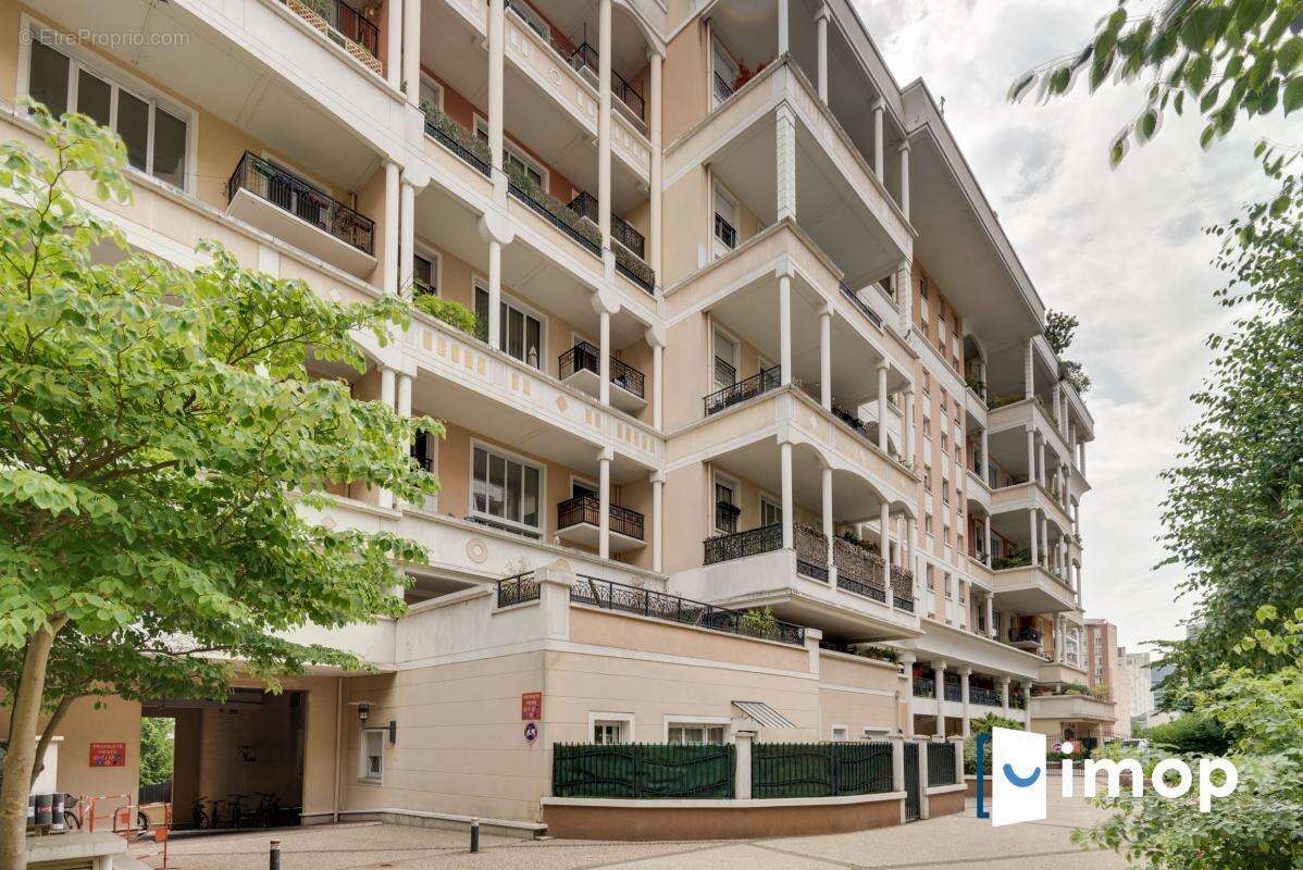 Appartement à COURBEVOIE