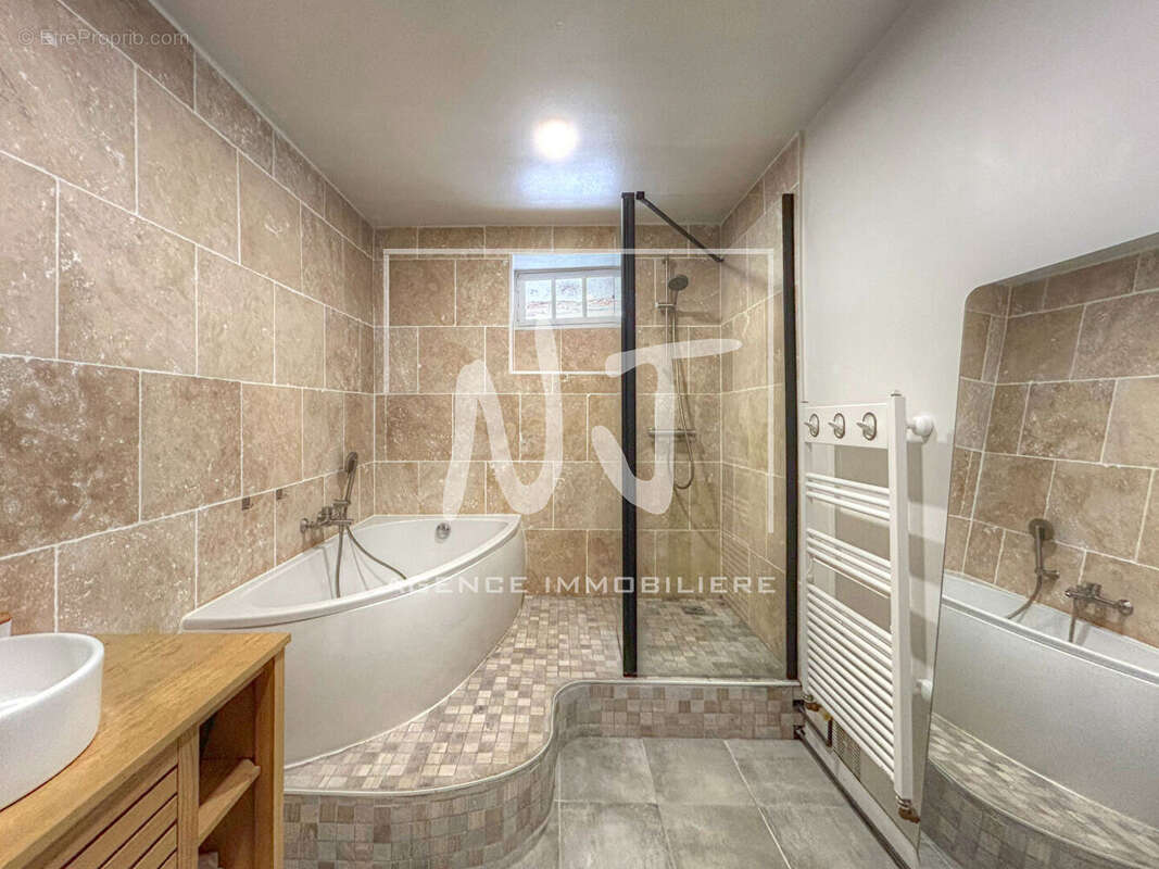 Maison à LES PONTS-DE-CE