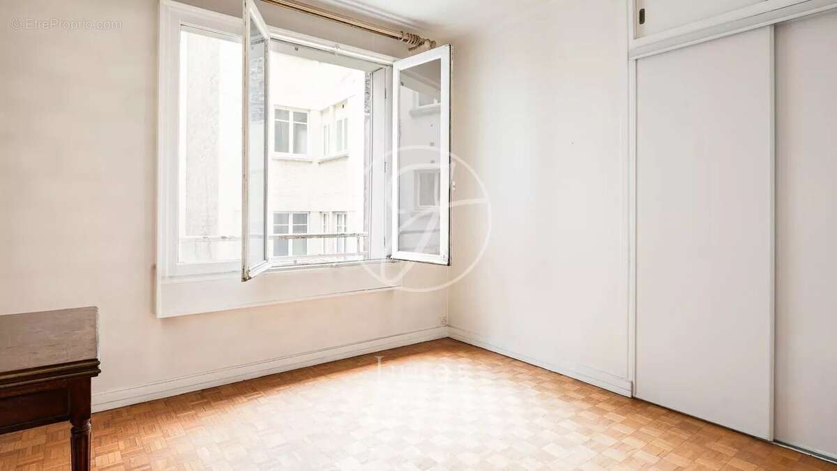 Appartement à PARIS-7E