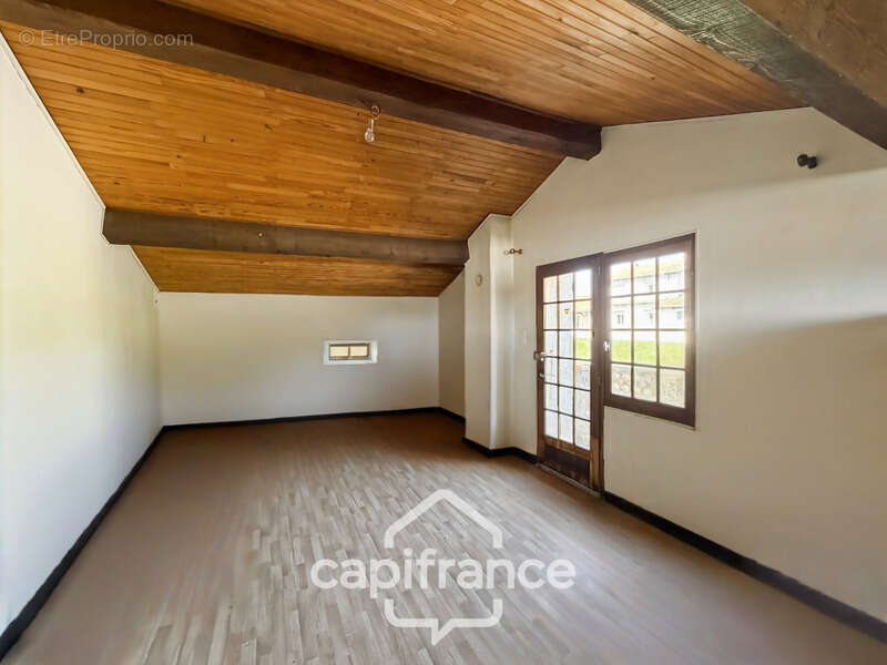 Maison à MONTRIGAUD