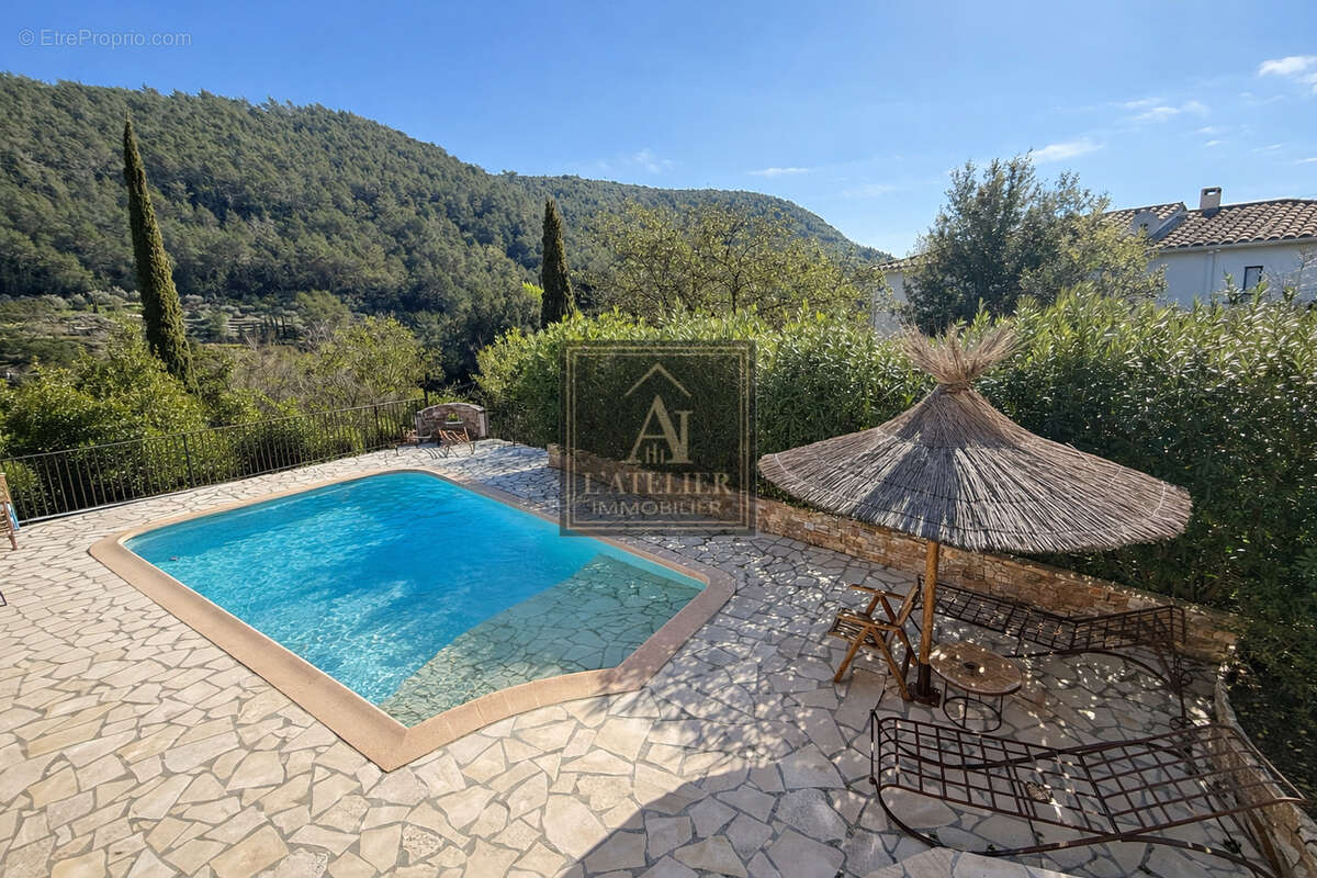 Maison de 175 m2 avec appartement de type2/3 indépendant, piscine et garage sur une parcelle de 1285 m2 - photo 2