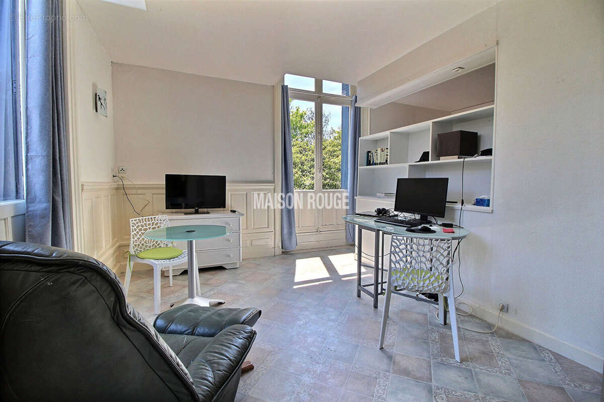 Château 19 e siècle  21 pièces 8400 m² de parc - photo 4