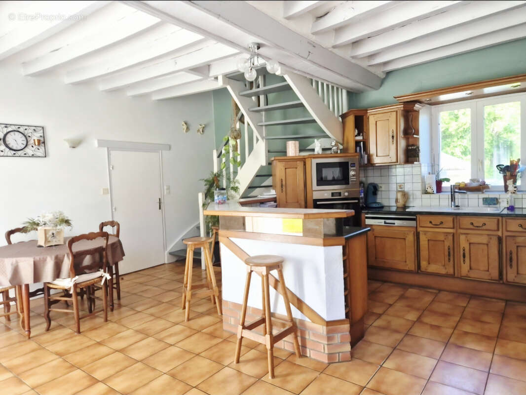 Maison à AMPOIGNE