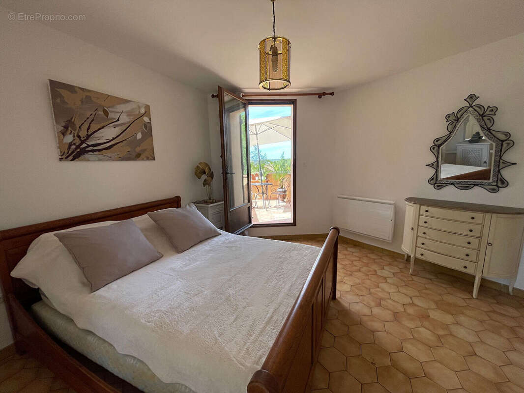 Maison à CHATEAUNEUF-LE-ROUGE