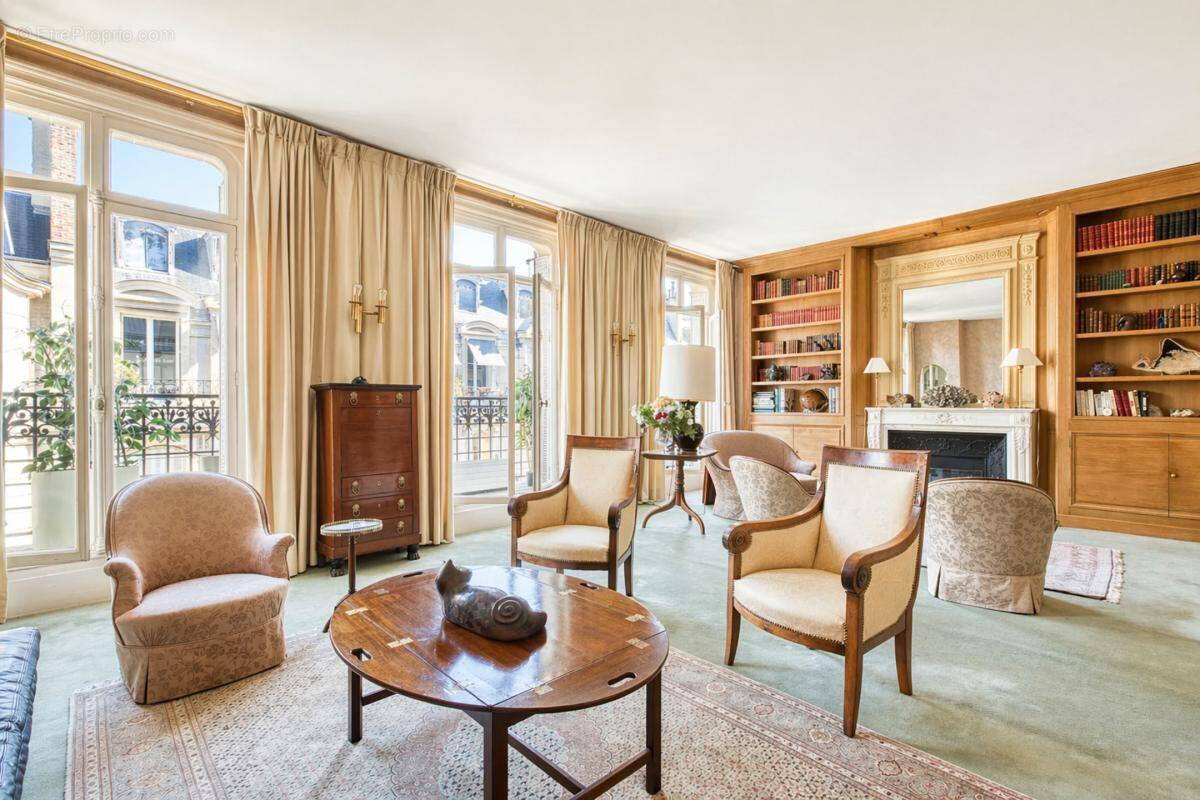 Appartement à PARIS-17E