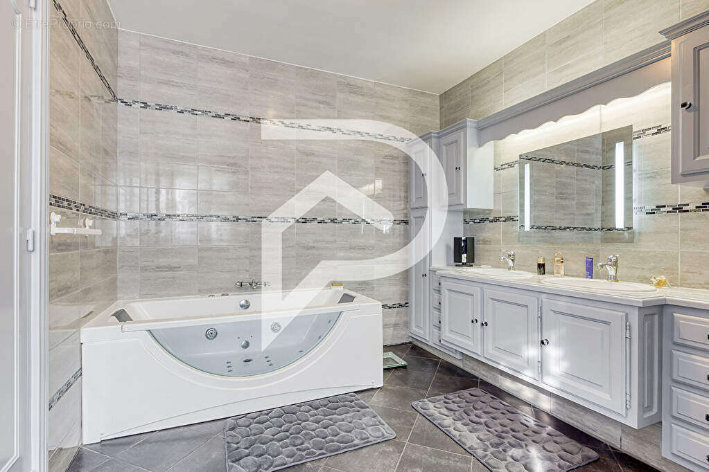 Maison à LIVERDY-EN-BRIE