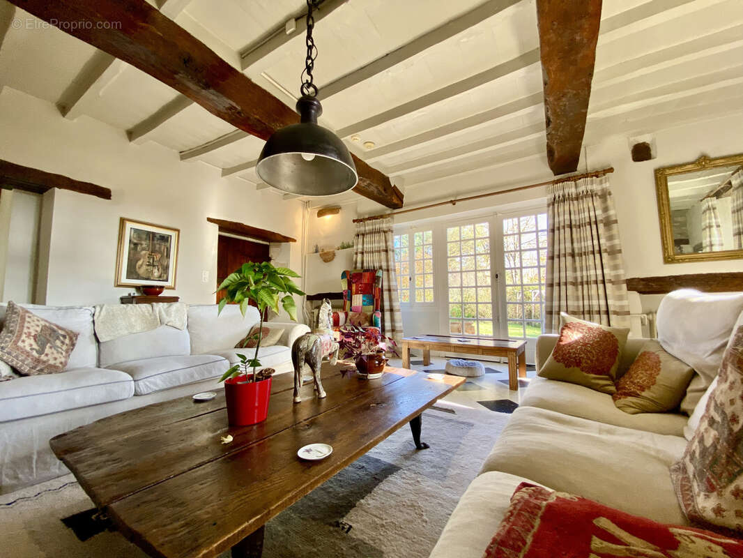 Maison à SAINTE-CECILE-DU-CAYROU