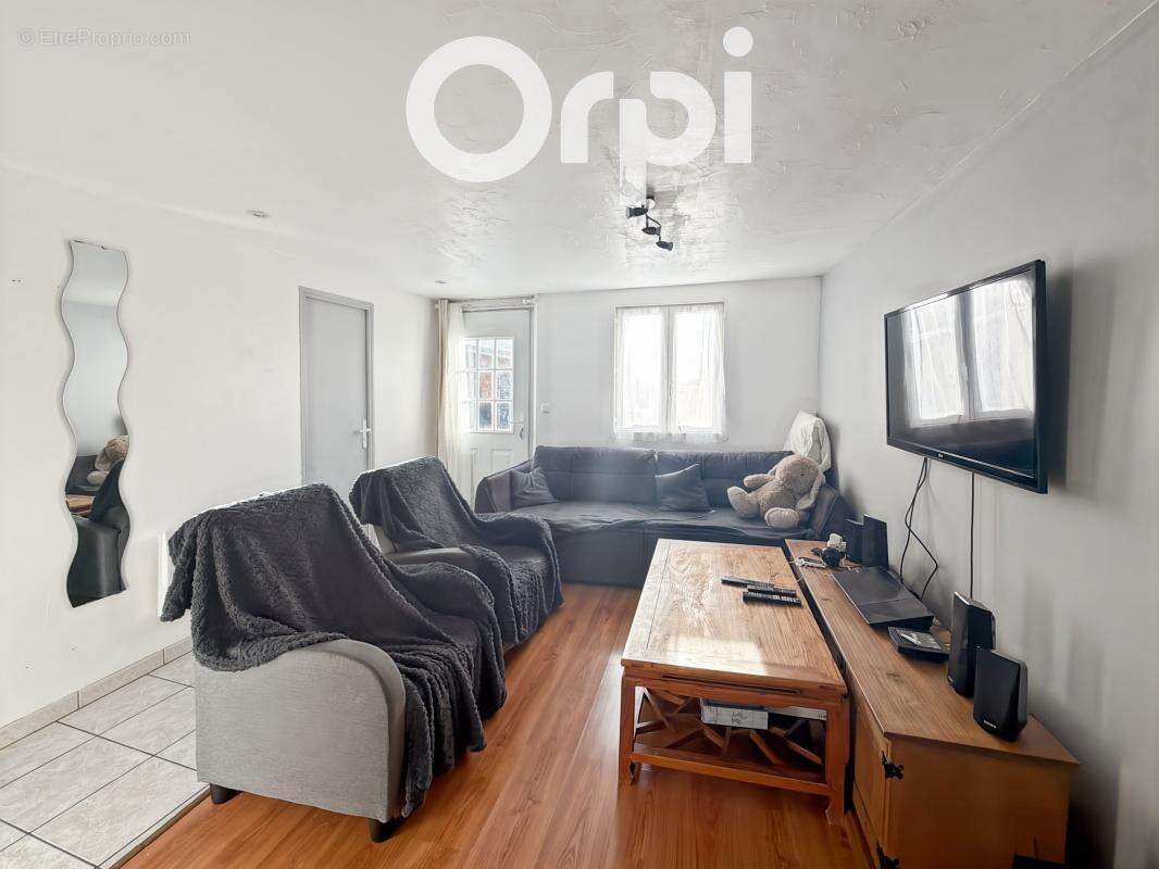 Maison à ESTREES-SAINT-DENIS