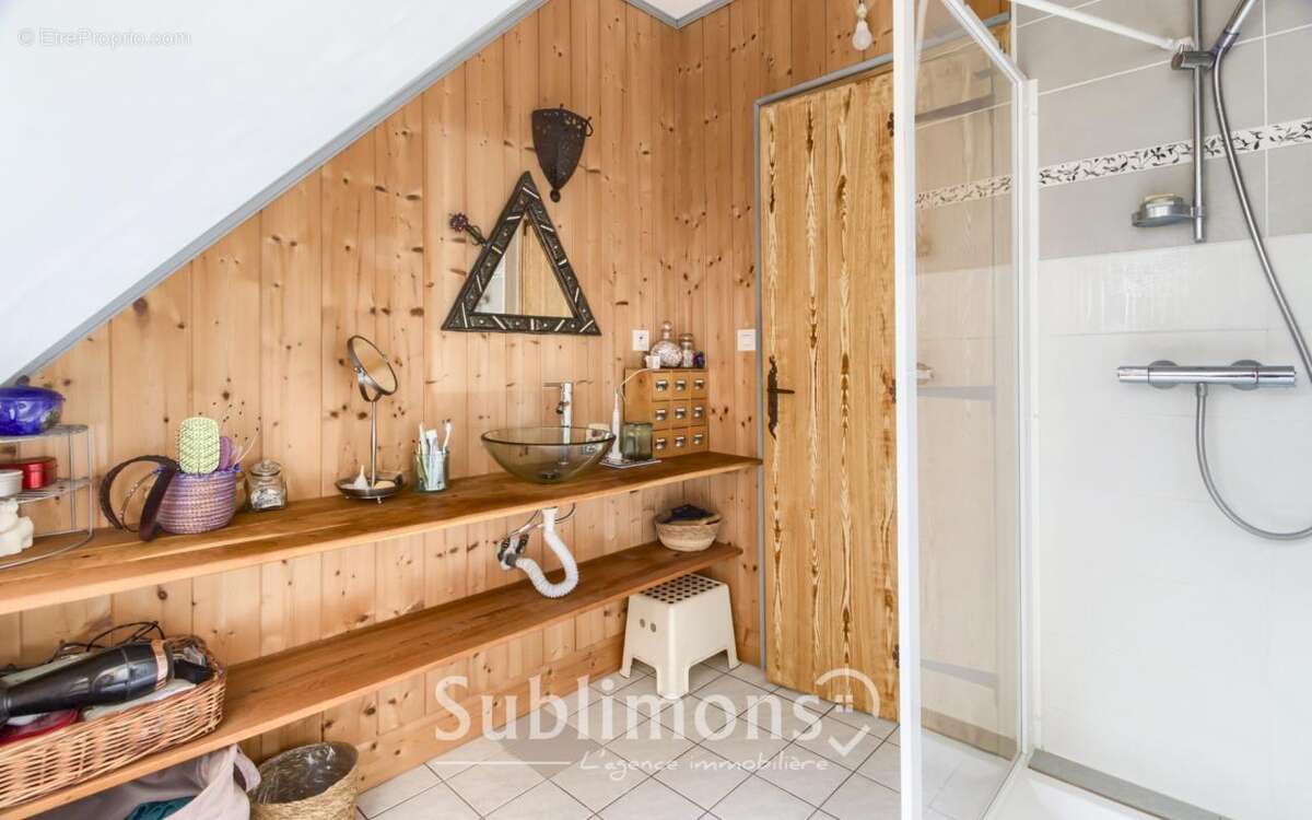 La maison familiale cachée du centre de Peillac - photo 11