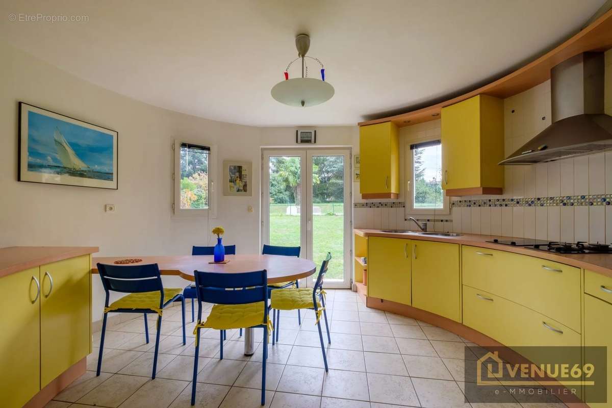 Maison à SAINT-BONNET-DE-MURE