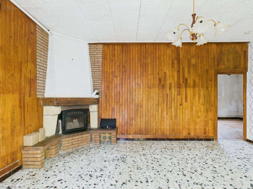 Maison à ESMERY-HALLON