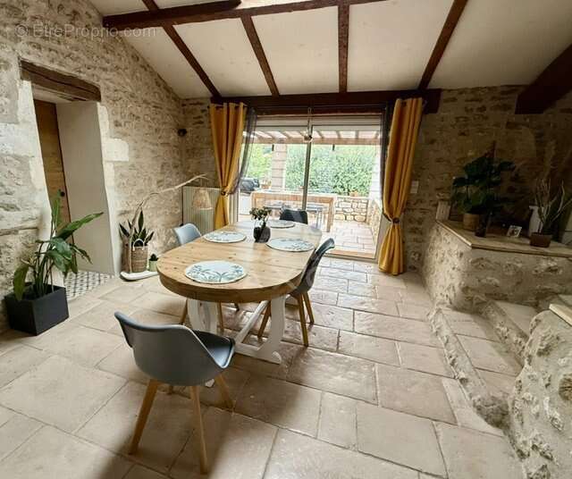 Maison à MAGNAC-SUR-TOUVRE