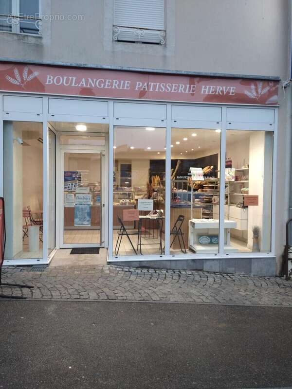 Photo 2 - Commerce à THIAUCOURT-REGNIEVILLE