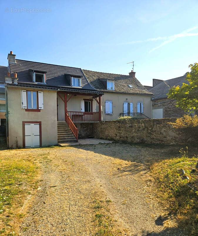 Maison rénovée avec grand jardin aménagé et garage, située dans le centre ville de Baraqueville - photo 38