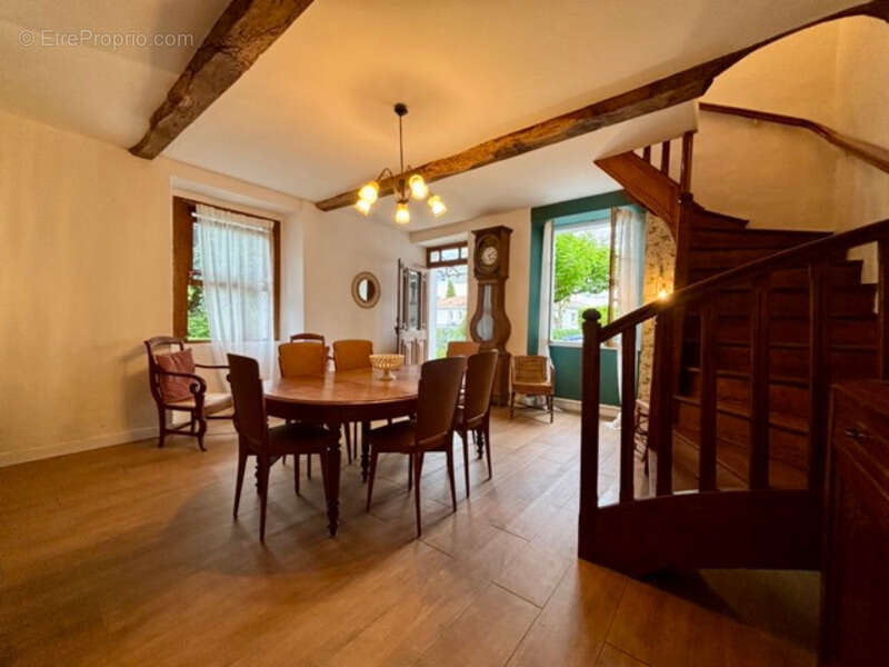 Maison à TRIE-SUR-BAISE